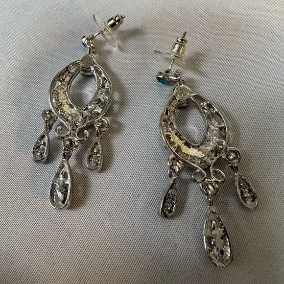 Light blue ice sparkly rhinestone dangle earrings - Picture 6 of 6